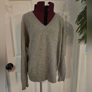Vince. Small Gray V Neck Cashmere Weekend Sweater